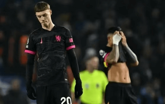 Chelsea verloor met 0-3 van Brighton en vestigde meerdere schandelijke records